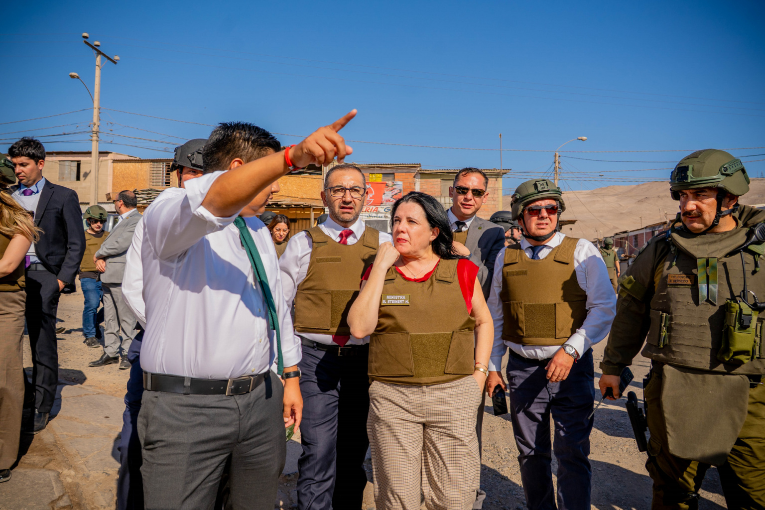 Visita ministra a Cerro CHuño.png